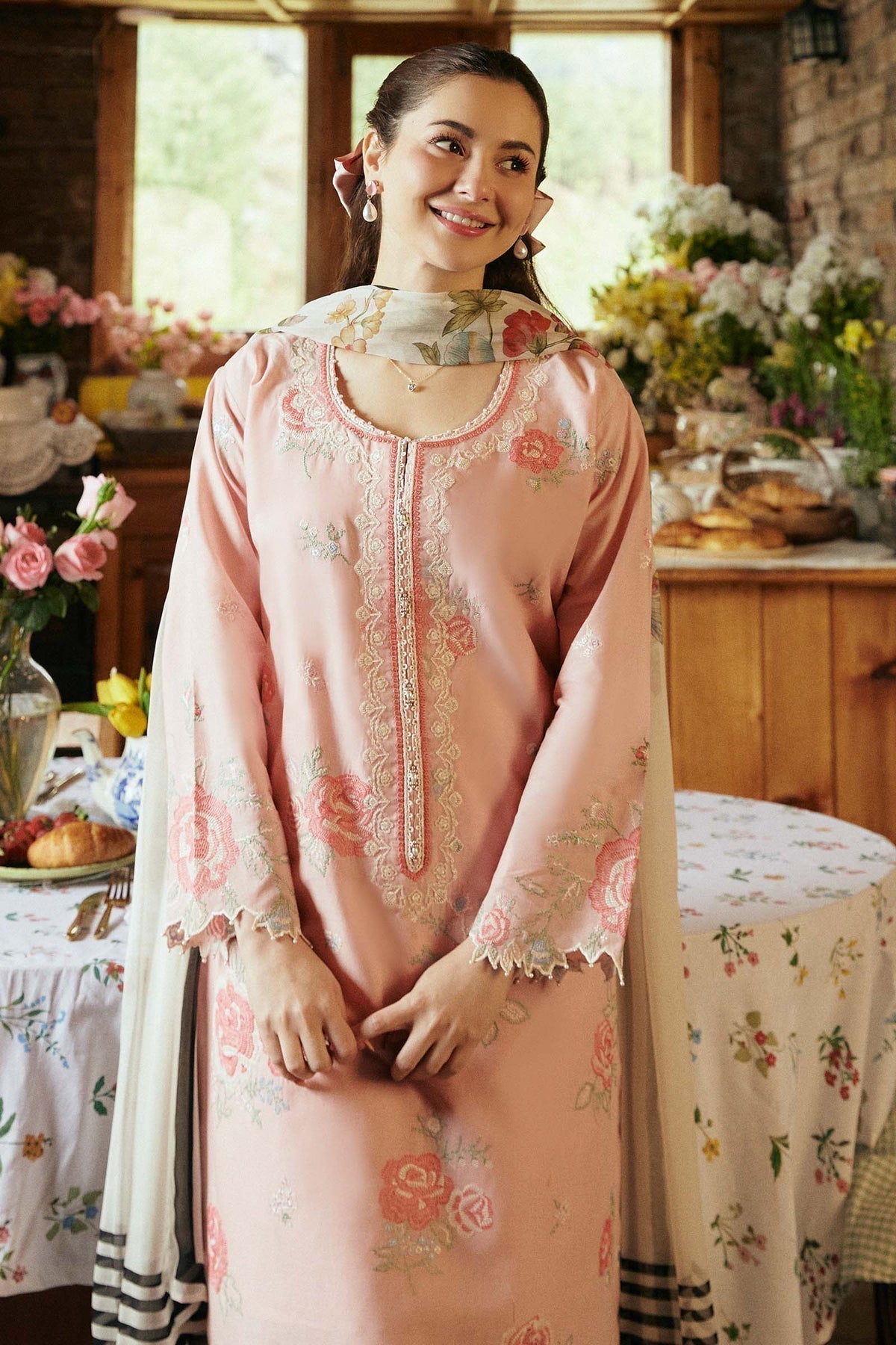 Zarashahjahan on emb Lawn with voil diamond Dopatta
