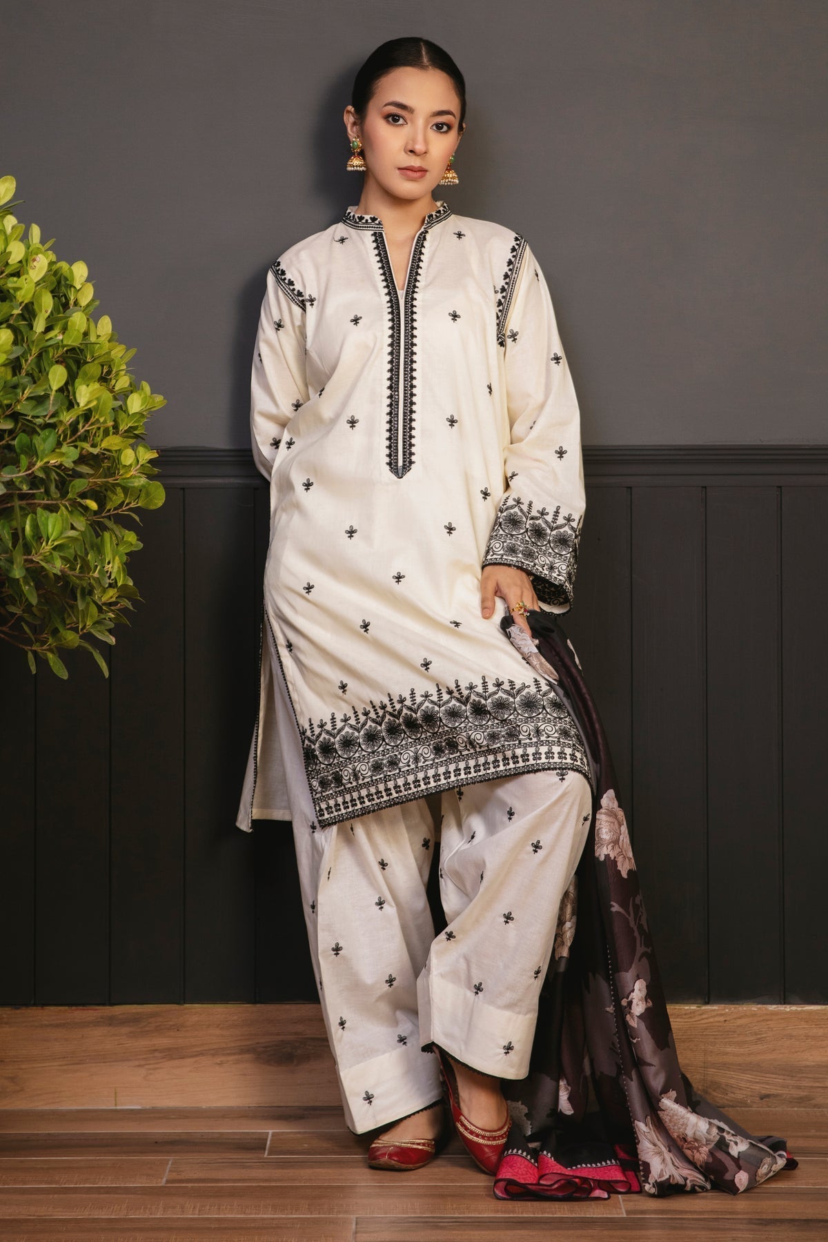 Zarashahjahan on emb Lawn with Digital Dimond print Dopatta