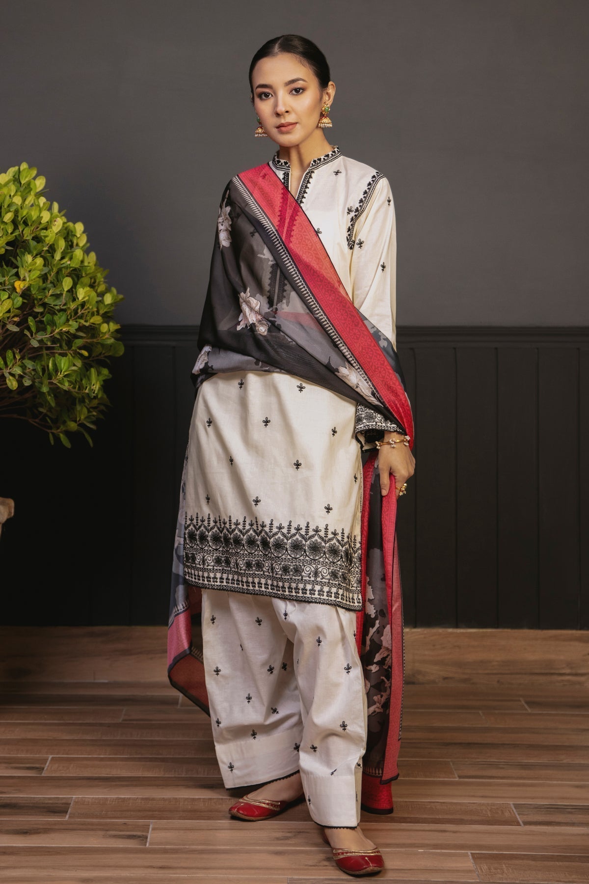 Zarashahjahan on emb Lawn with Digital Dimond print Dopatta