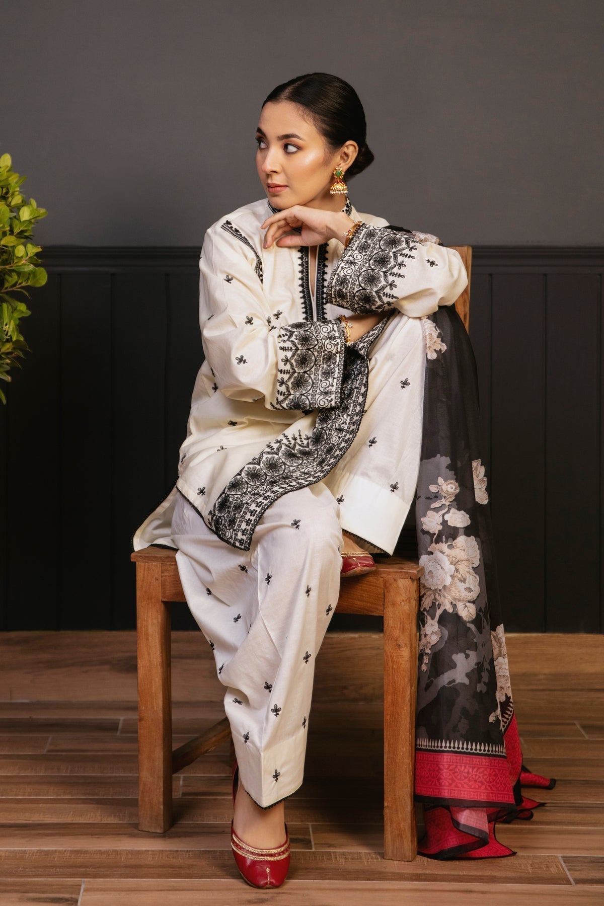 Zarashahjahan on emb Lawn with Digital Dimond print Dopatta