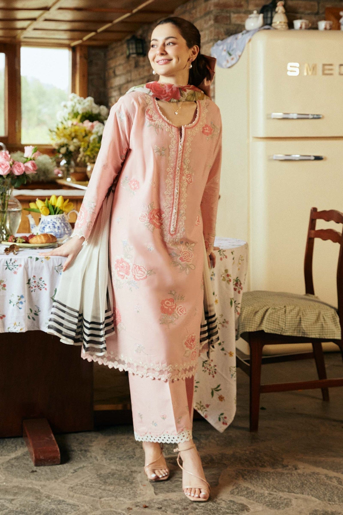 Zarashahjahan on emb Lawn with voil diamond Dopatta