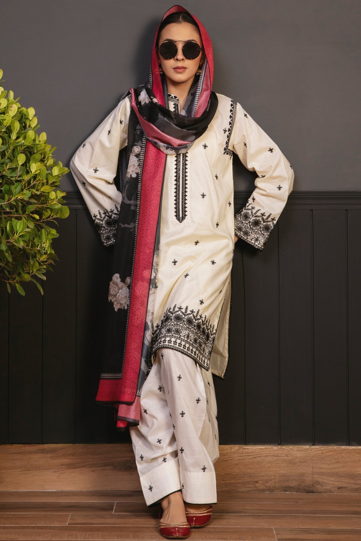 Zarashahjahan on emb Lawn with Digital Dimond print Dopatta