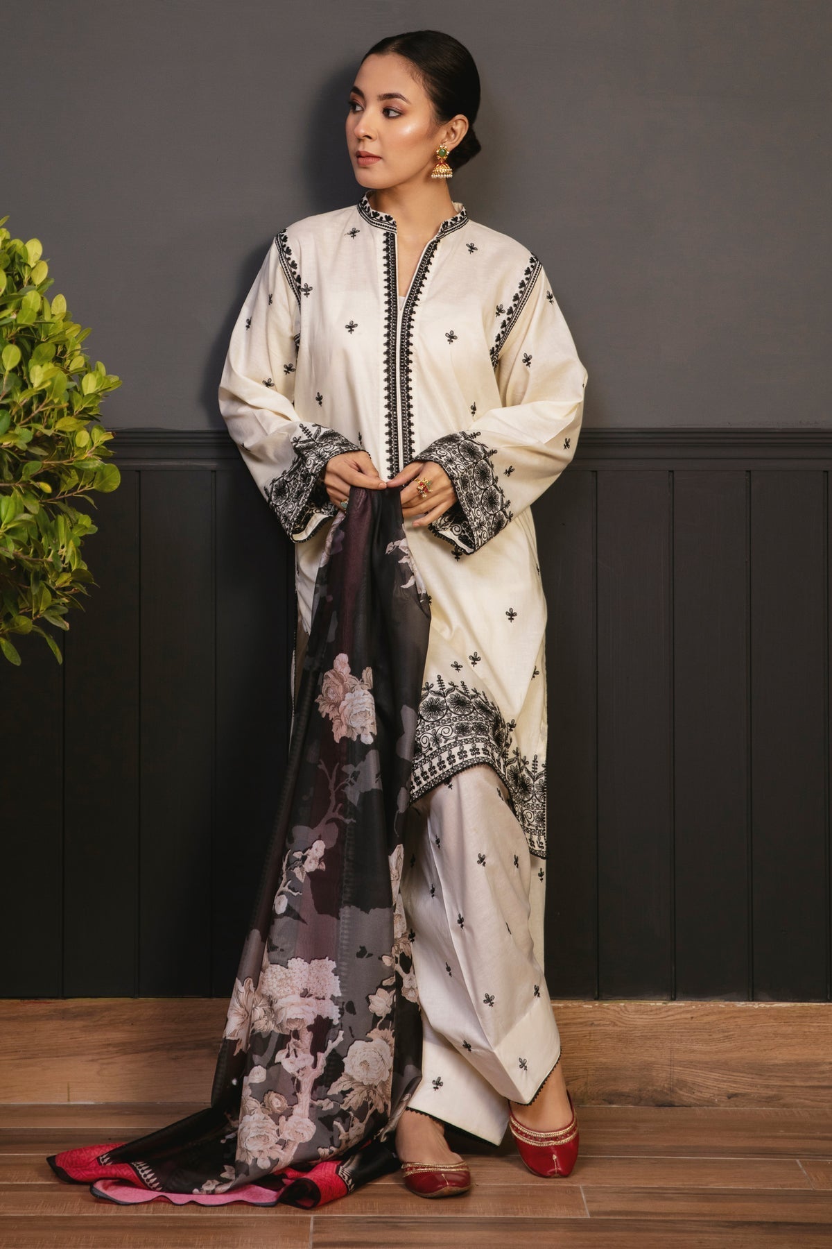 Zarashahjahan on emb Lawn with Digital Dimond print Dopatta