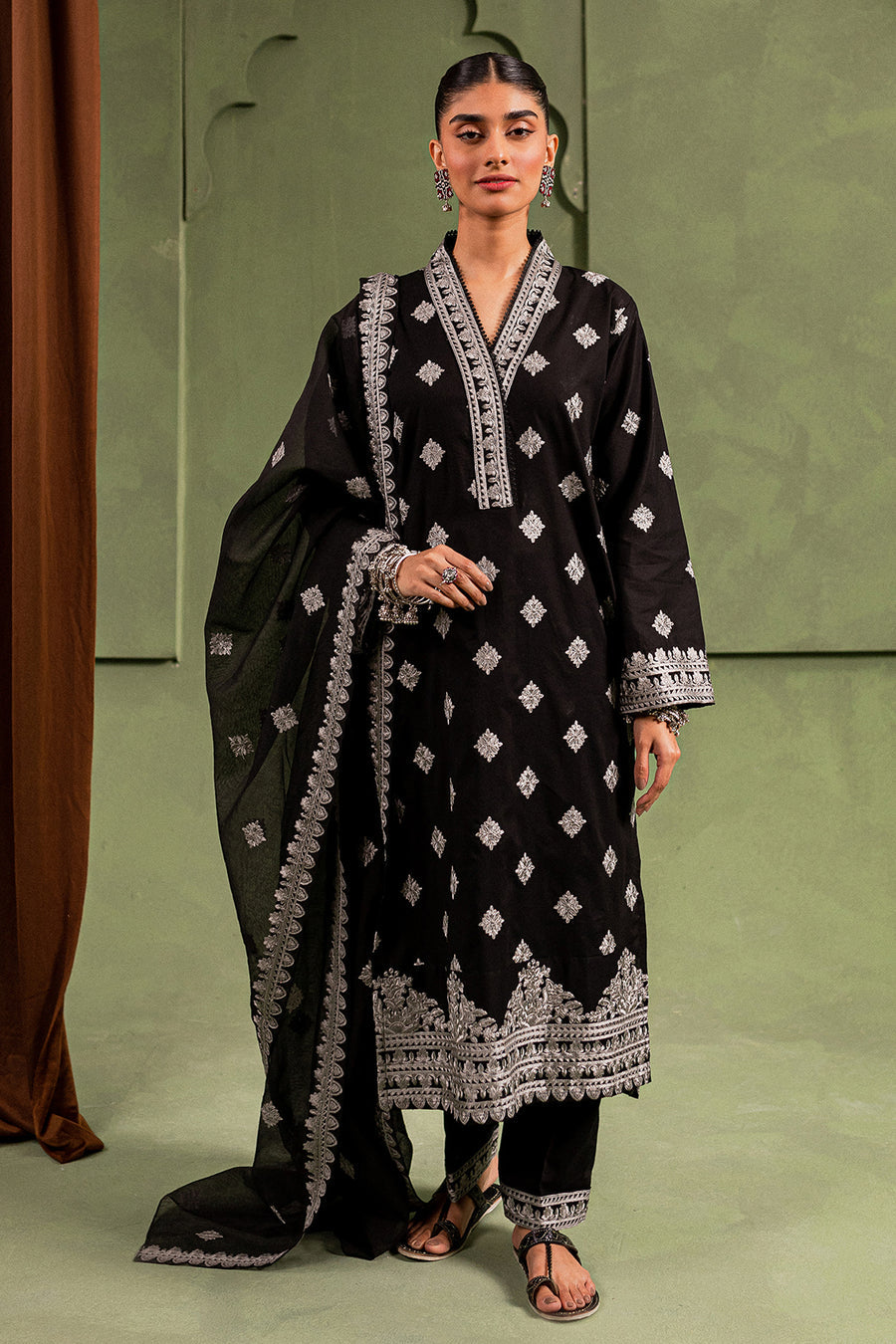 Mannat on emb Lawn with Chiffon Emb Dopatta
