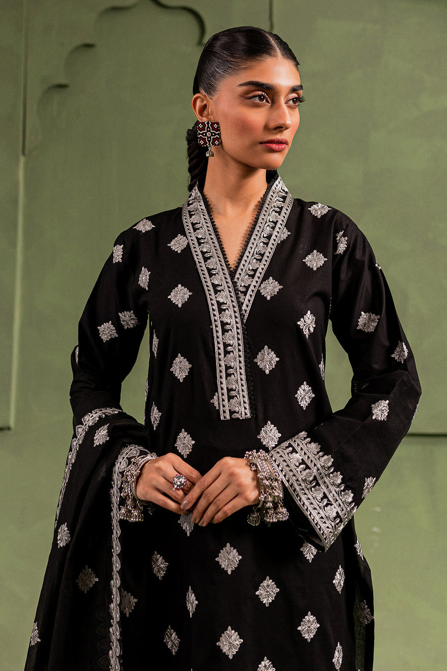 Mannat on emb Lawn with Chiffon Emb Dopatta